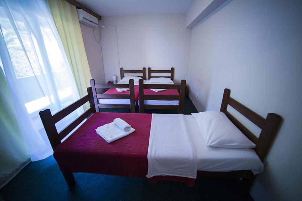 Hotel Bip Будва Екстер'єр фото