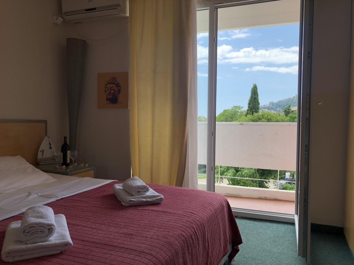 Hotel Bip Будва Екстер'єр фото