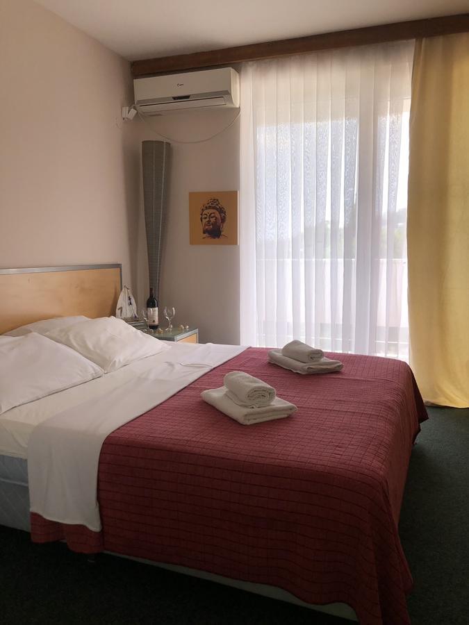 Hotel Bip Будва Екстер'єр фото