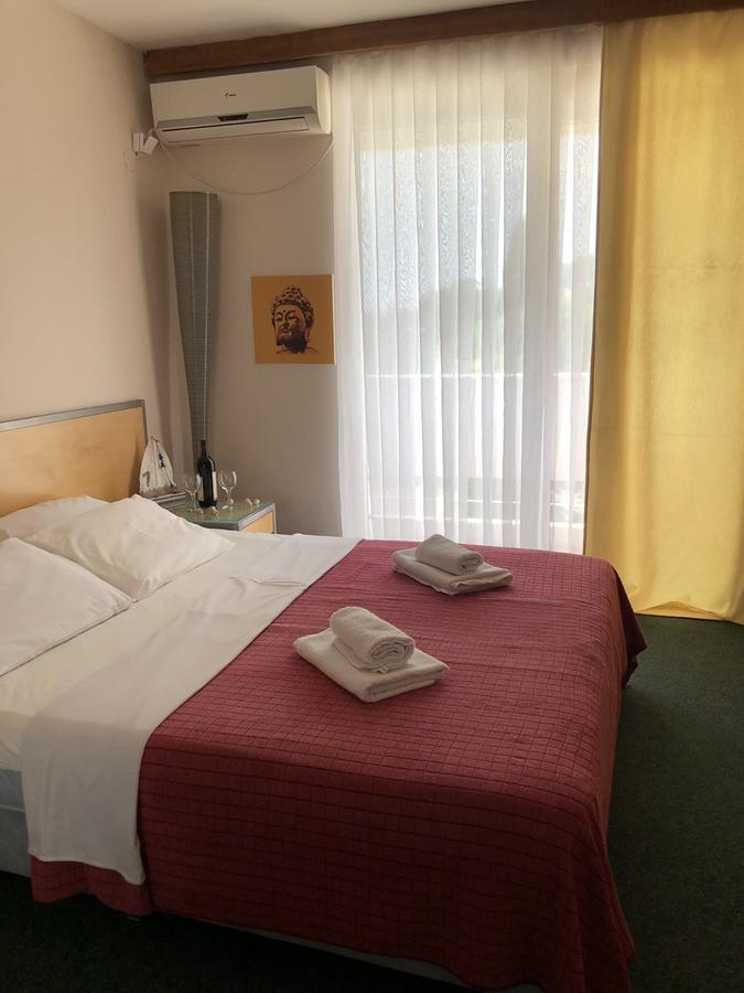 Hotel Bip Будва Екстер'єр фото